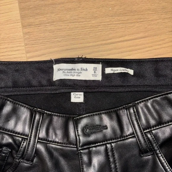 Abercrombie faux leather pants - curve love. Size 6. - Picture 3 of 4
